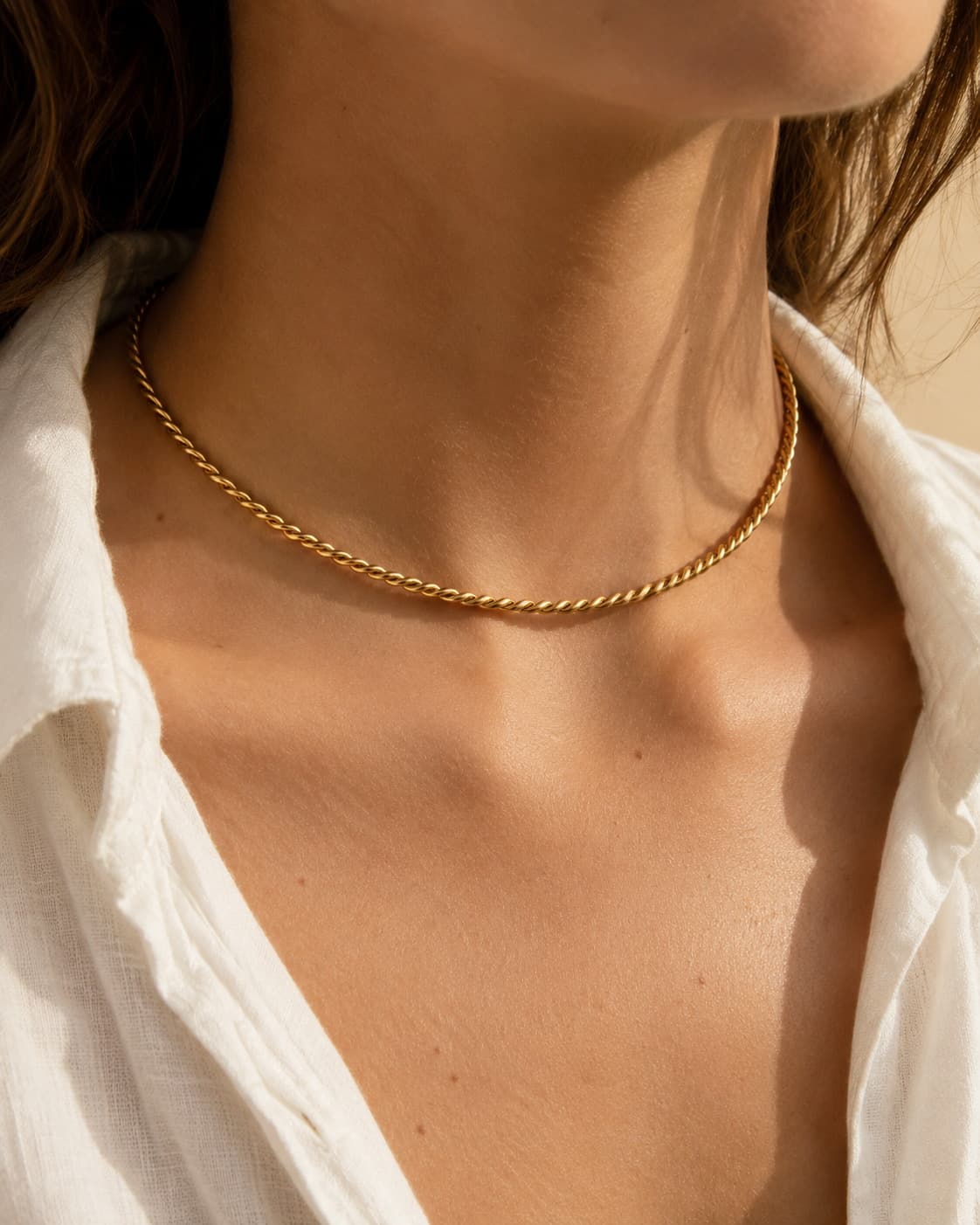 Choker Nara, worn