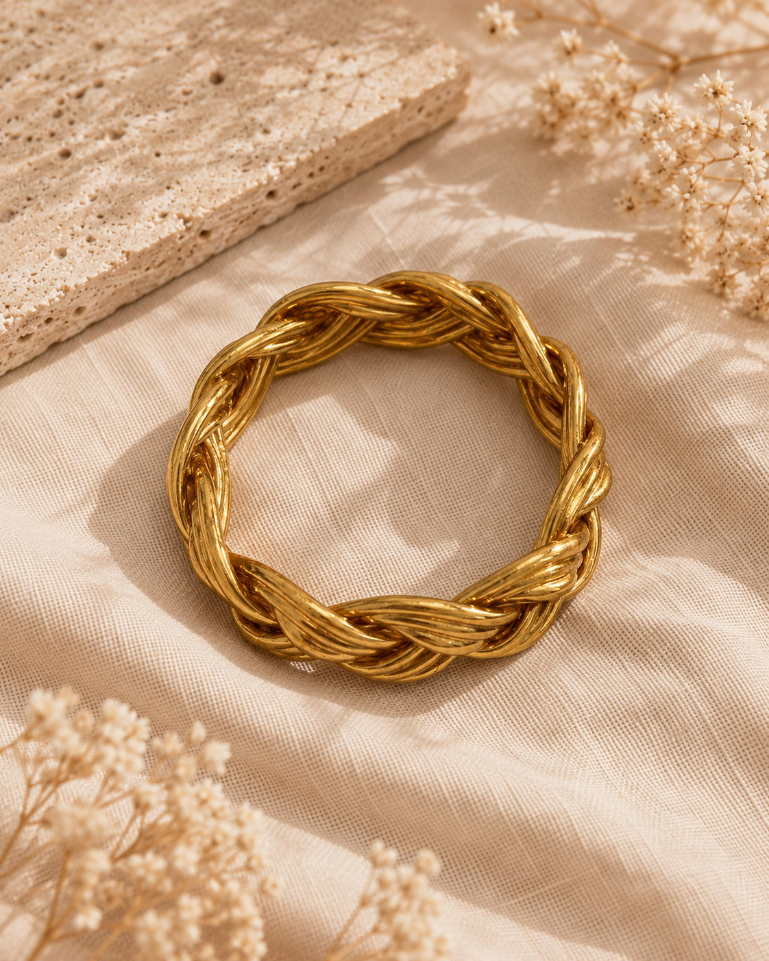 Esencia Bracelet in Gold